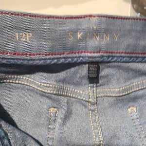 Skinny high rise 12P jeans.